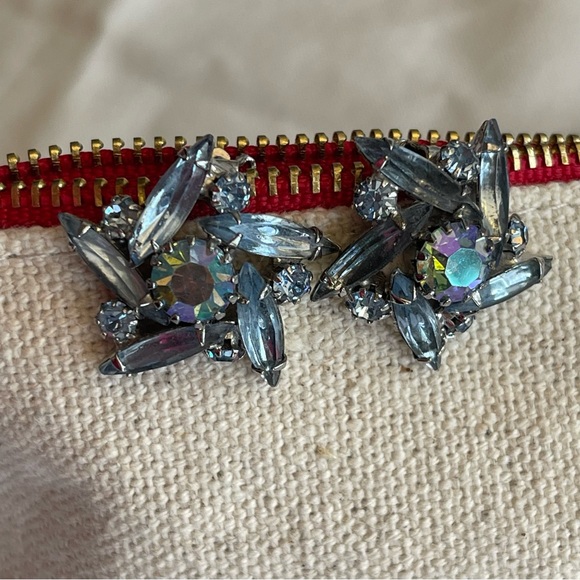 🎁 VINTAGE WEISS AURORA BOREALIS EAR CLIP ONS - Picture 7 of 8